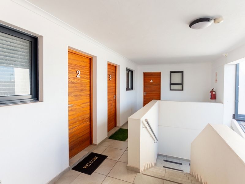 Beautiful 2-Bedroom Apartment to Rent in Mid-Town, Langebaan - Photo 3
