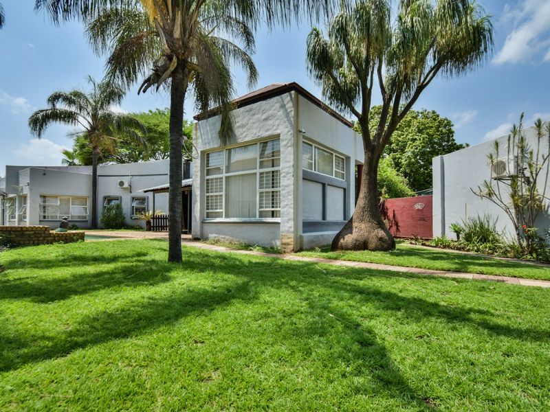 Spacious Family Home with Flatlet - Photo 3