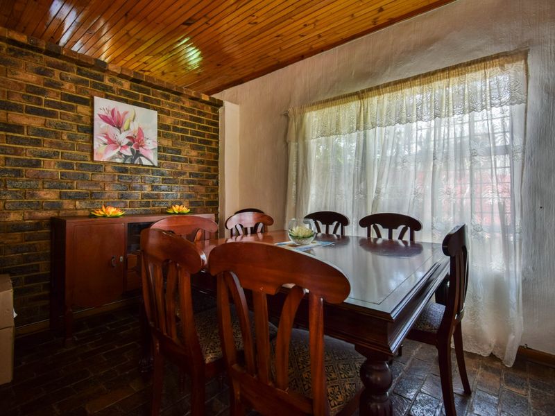 Spacious Family Home with Flatlet - Photo 10