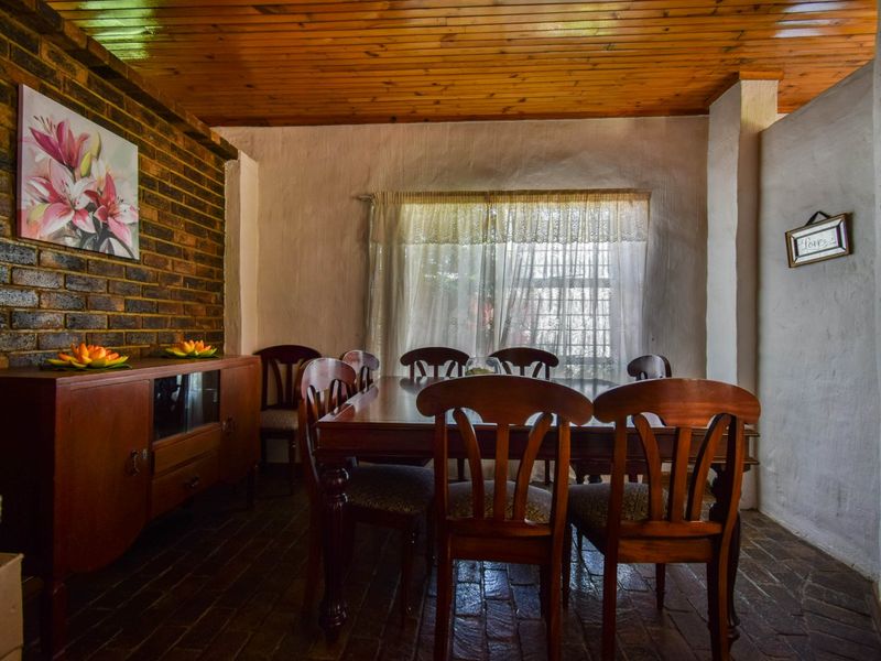 Spacious Family Home with Flatlet - Photo 9