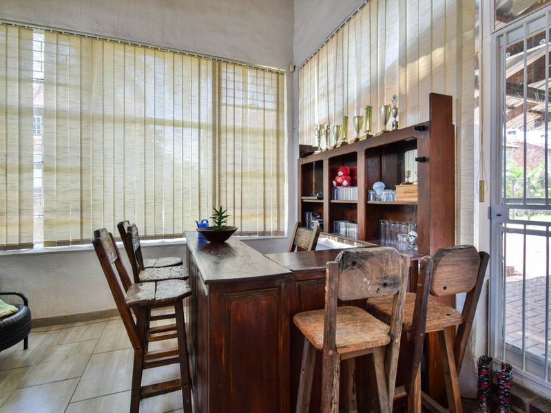 Spacious Family Home with Flatlet - Photo 8