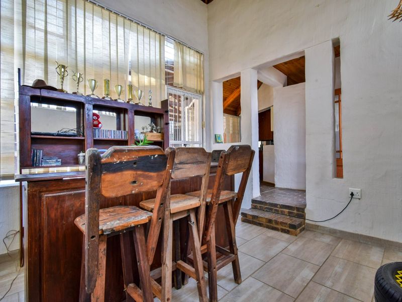 Spacious Family Home with Flatlet - Photo 7