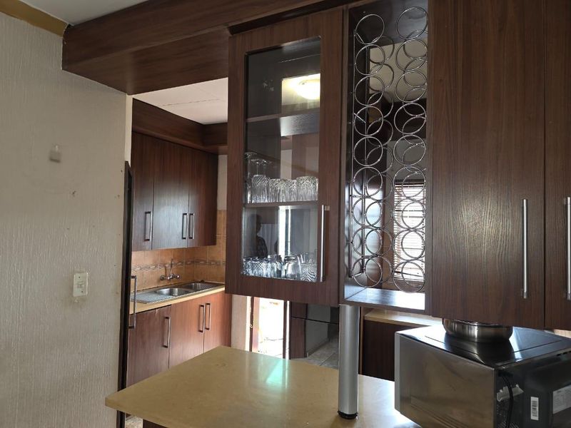Comfortable and Pet-Friendly Simplex in Sought-After Montana Park - Photo 5