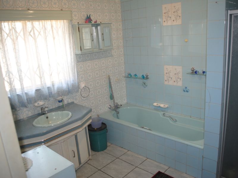 Neat Well-Established Property To Be Your Home with Flatlet - Photo 8