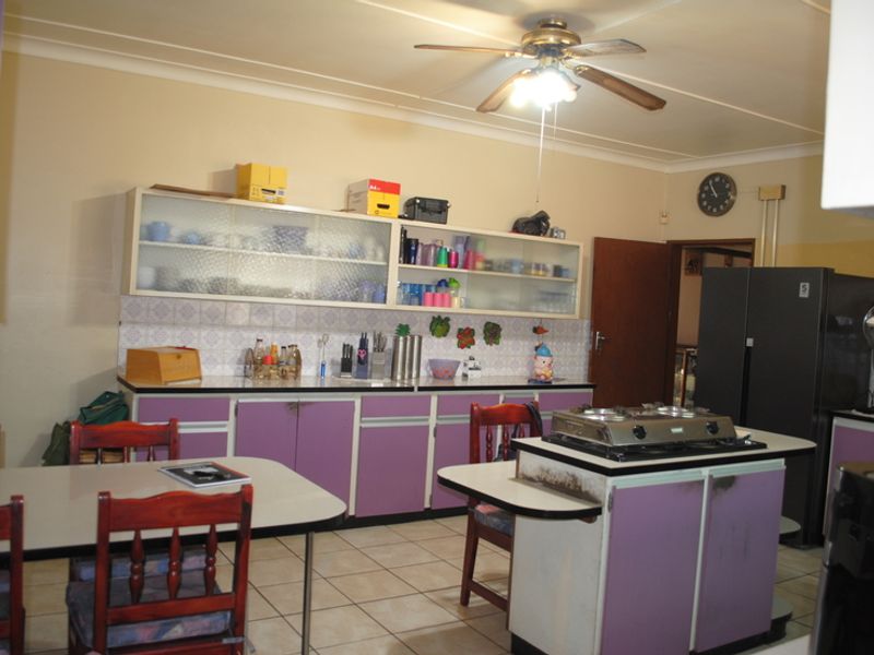 Neat Well-Established Property To Be Your Home with Flatlet - Photo 6