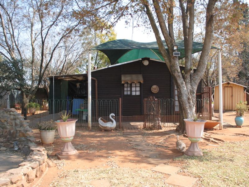 Neat Well-Established Property To Be Your Home with Flatlet - Photo 2