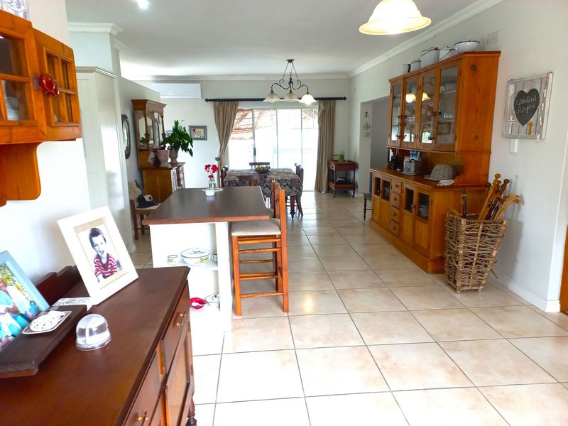 Beautiful, Spacious Home for Sale in Dwarskersbos – R3 950 000 - Photo 6