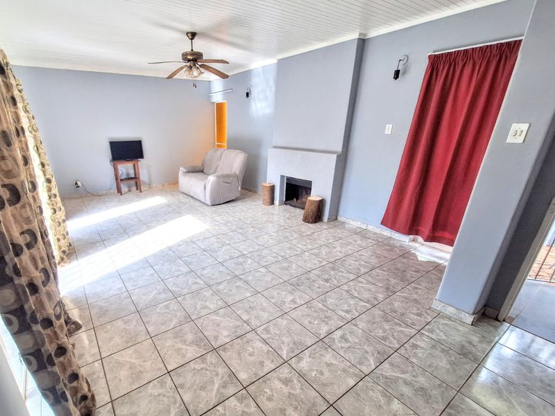 Move-In Ready Family Home with Pool and Spacious Garden - Photo 8