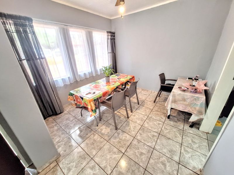 Move-In Ready Family Home with Pool and Spacious Garden - Photo 6