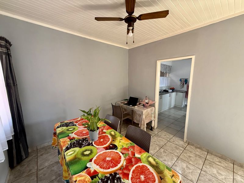Move-In Ready Family Home with Pool and Spacious Garden - Photo 5