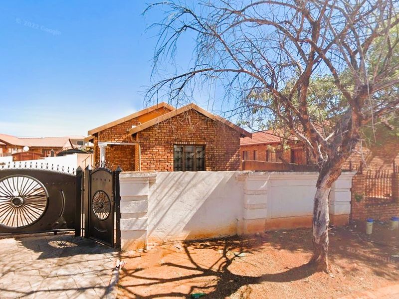 Modern 3 Bedroom Family Home for sale close to Folateng Hospital and Tut - Photo 1