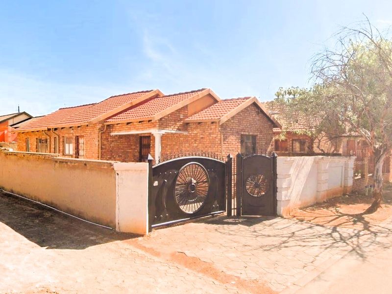 Modern 3 Bedroom Family Home for sale close to Folateng Hospital and Tut - Photo 7