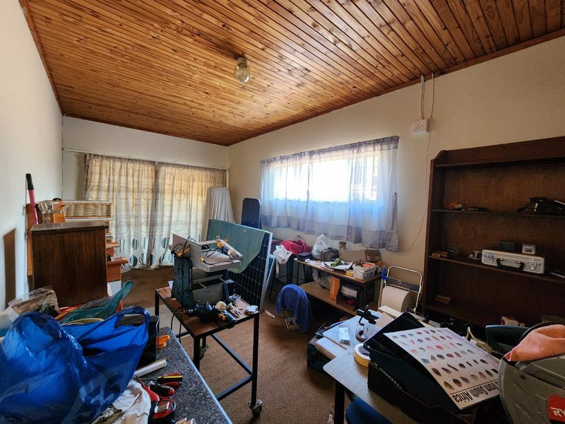 Spacious Family Home with Pool and Borehole - Photo 9