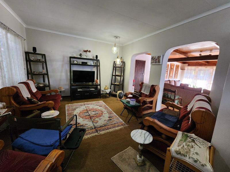 Spacious Family Home with Pool and Borehole - Photo 7