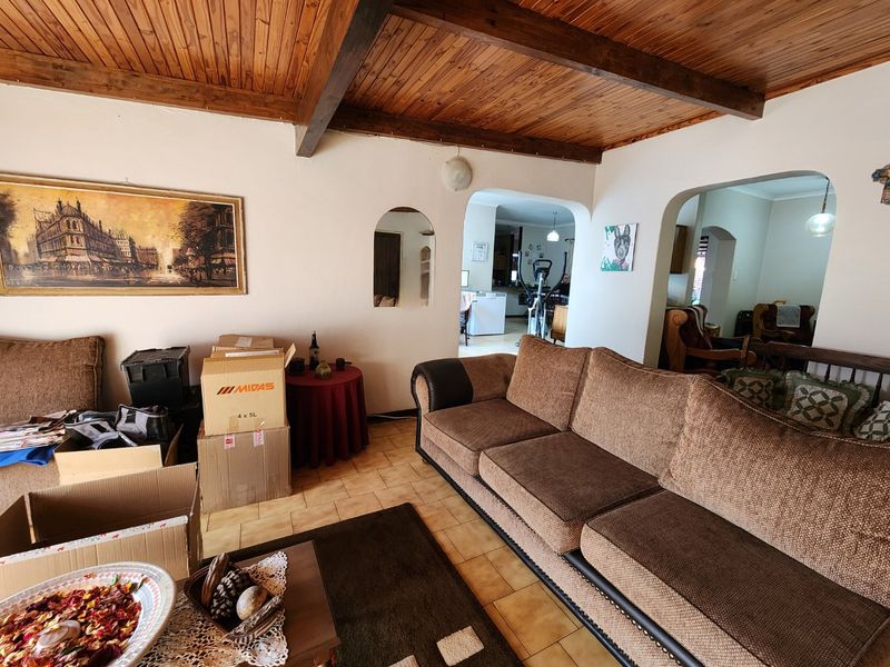 Spacious Family Home with Pool and Borehole - Photo 6