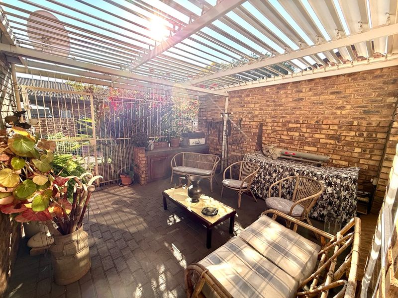 Spacious Retirement Living with Exceptional Comfort - Photo 10