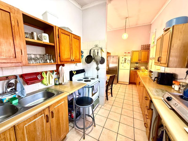 Spacious Retirement Living with Exceptional Comfort - Photo 5