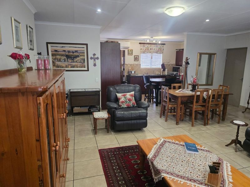 Spacious Retirement Home with Excellent Lifestyle Amenities - Photo 10