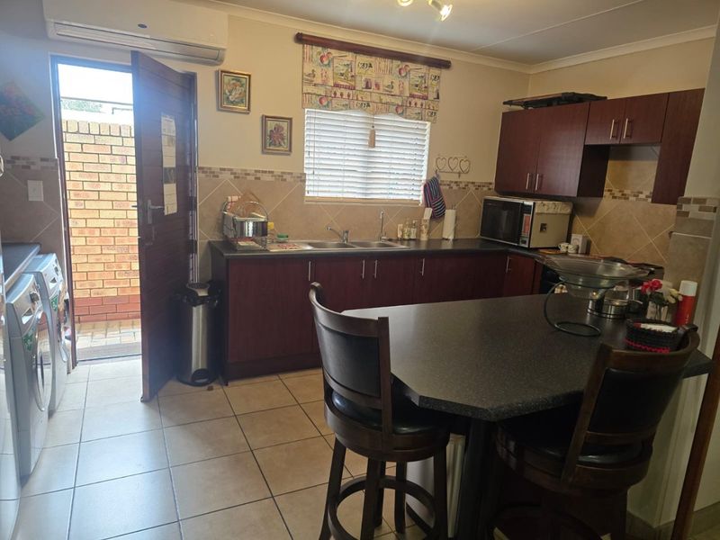Spacious Retirement Home with Excellent Lifestyle Amenities - Photo 9