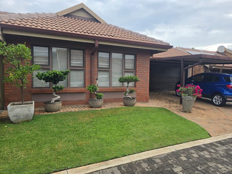 Spacious Retirement Home with Excellent Lifestyle Amenities - Photo 2