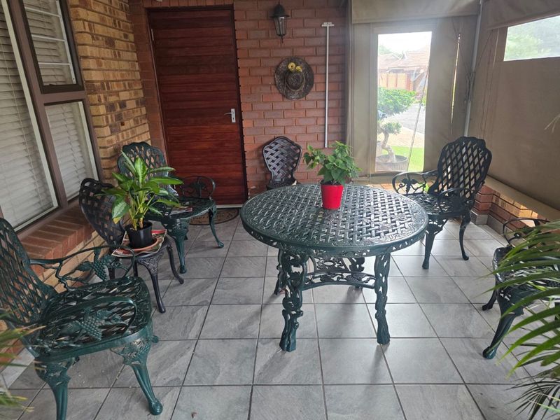 Spacious Retirement Home with Excellent Lifestyle Amenities - Photo 5
