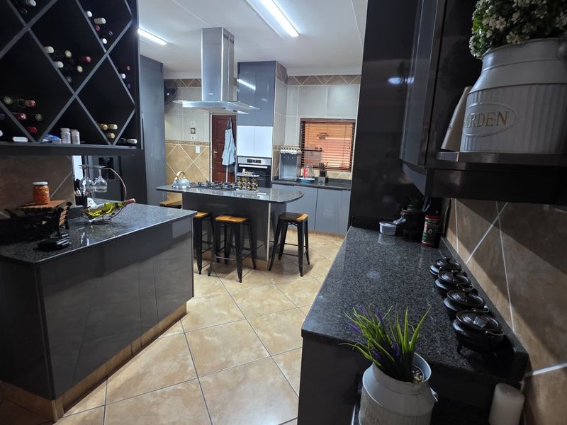 Spacious Family Home with Flatlet in Secure Estate - Photo 9