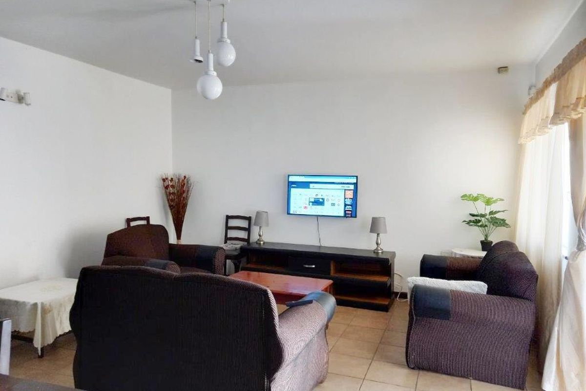 HUMEWOOD FURNISHED 2 BED 1 BATH APARTMENT WITH PARKING FOR RENT - Photo 2