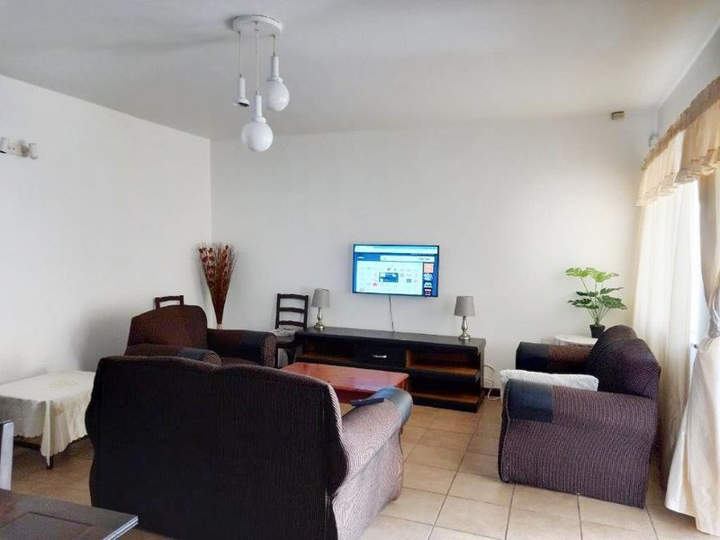 HUMEWOOD FURNISHED 2 BED 1 BATH APARTMENT WITH PARKING FOR RENT - Photo 2