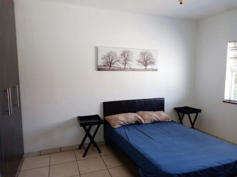 HUMEWOOD FURNISHED 2 BED 1 BATH APARTMENT WITH PARKING FOR RENT - Photo 5