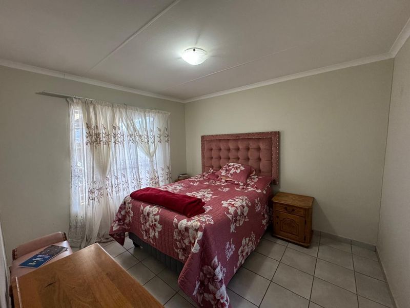 Comfortable Family Living in a Convenient Location - Photo 8