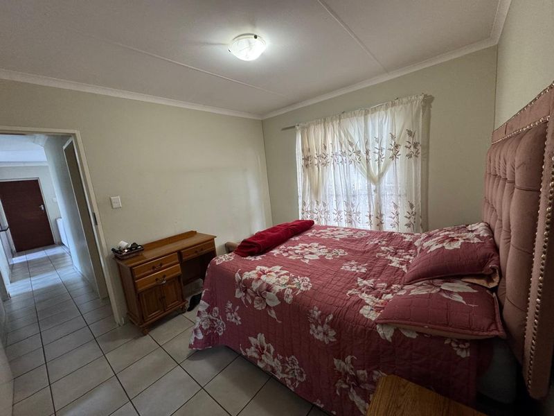 Comfortable Family Living in a Convenient Location - Photo 6