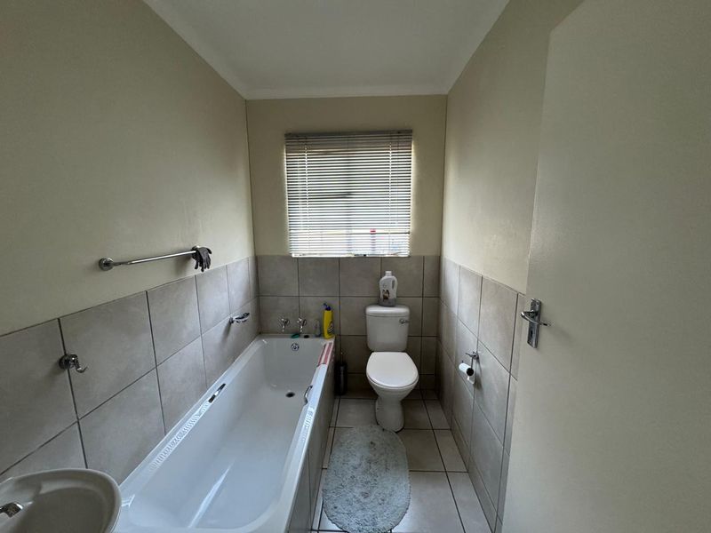 Comfortable Family Living in a Convenient Location - Photo 9