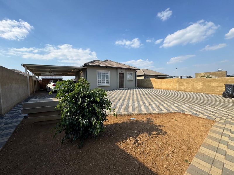 Comfortable Family Living in a Convenient Location - Photo 2
