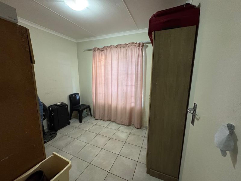 Comfortable Family Living in a Convenient Location - Photo 10