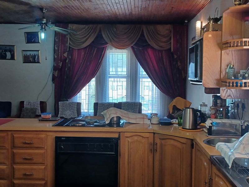 Sunny Modern 3 Bedroom family home with Granny flat. Excluding commission - Photo 8