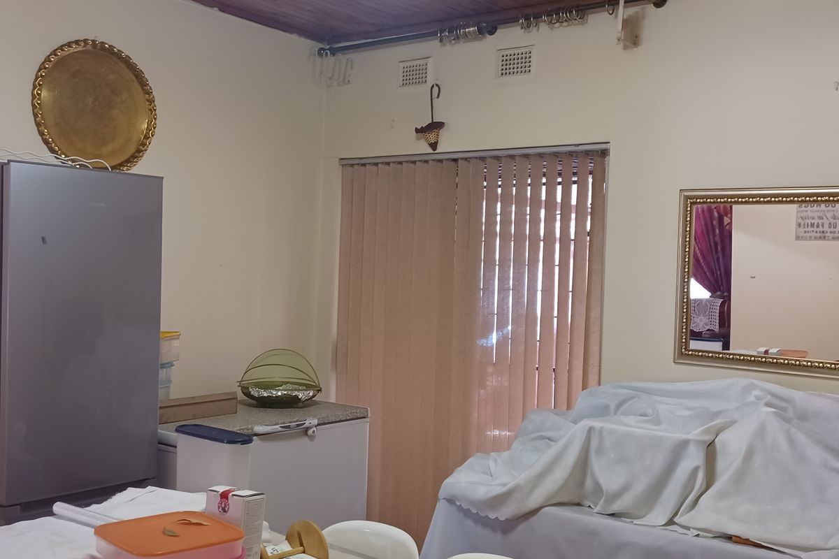 Sunny Modern 3 Bedroom family home with Granny flat. Excluding commission - Photo 3