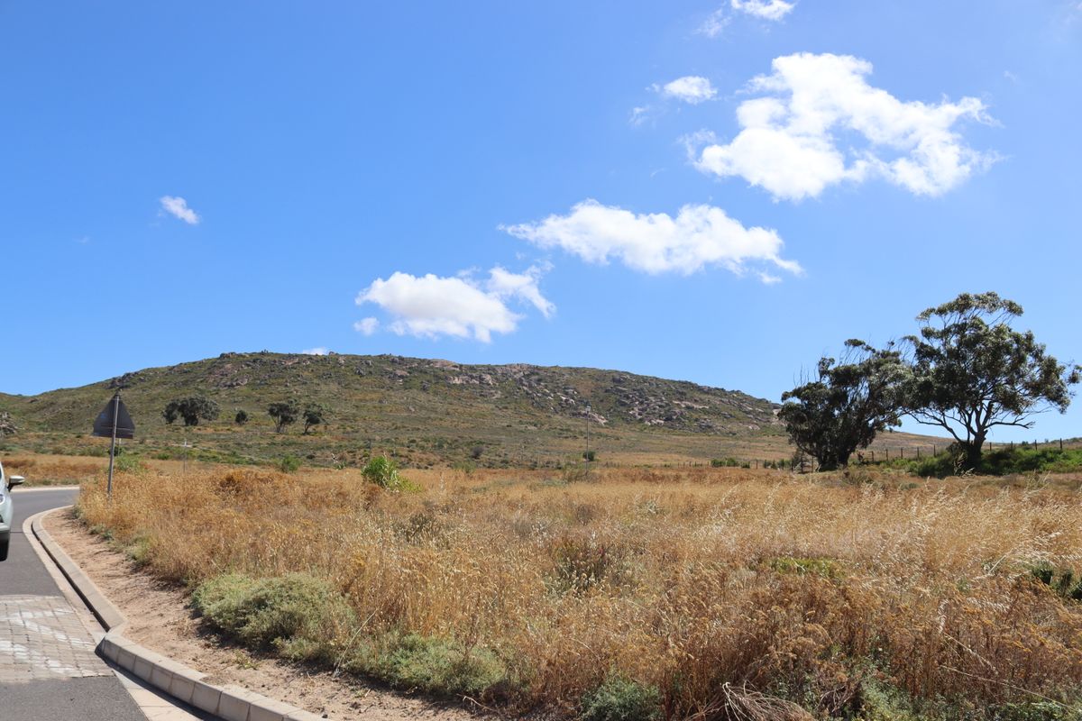 "Prime 471 m2 vacant land with stunning ocean views, perfect for building your dream home. - Photo 2