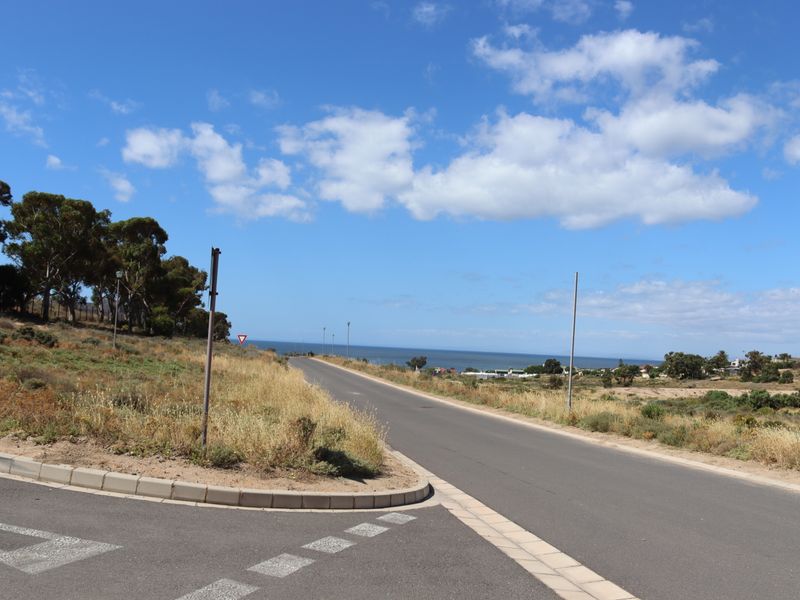 "Prime 471 m2 vacant land with stunning ocean views, perfect for building your dream home. - Photo 3