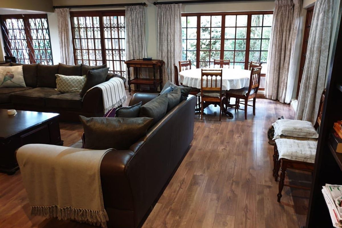 Splendid Upmarket Home with Dream Garden and Entertainer’s Delight - Photo 2