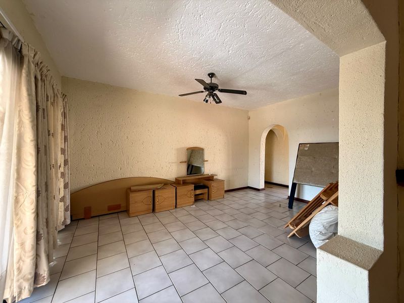 Spacious Family Home with Excellent Entertainment - Photo 9