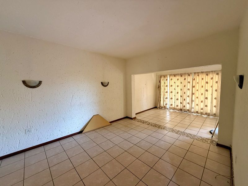 Spacious Family Home with Excellent Entertainment - Photo 8