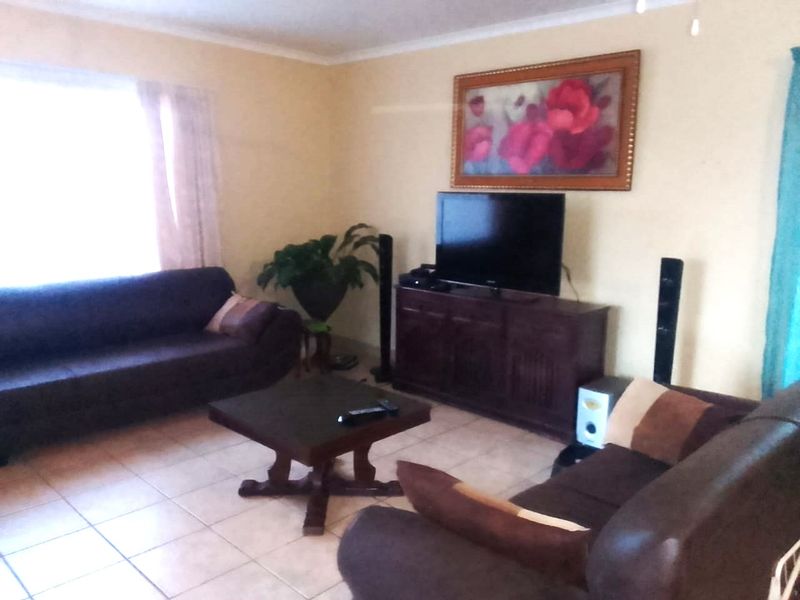 Easy safe living in Cashan with prime schools and mall around the corner. - Photo 6