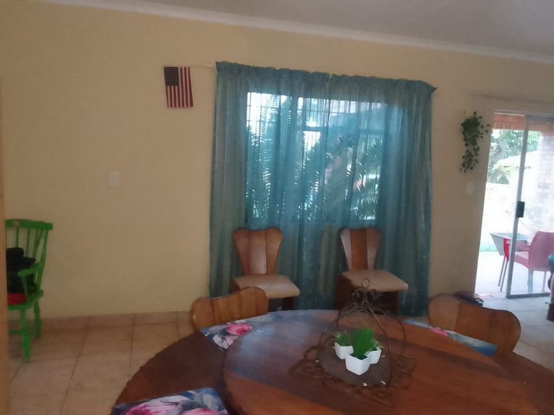 Easy safe living in Cashan with prime schools and mall around the corner. - Photo 7