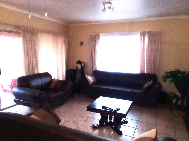 Easy safe living in Cashan with prime schools and mall around the corner. - Photo 5