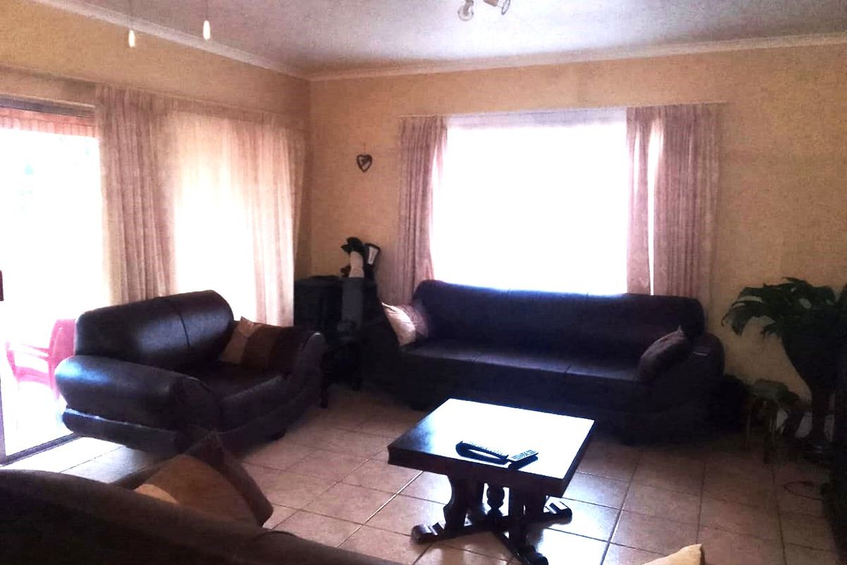 Easy safe living in Cashan with prime schools and mall around the corner. - Photo 5