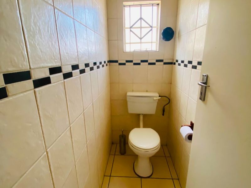 Comfortable Family Home in Nkwe Estates - Photo 10