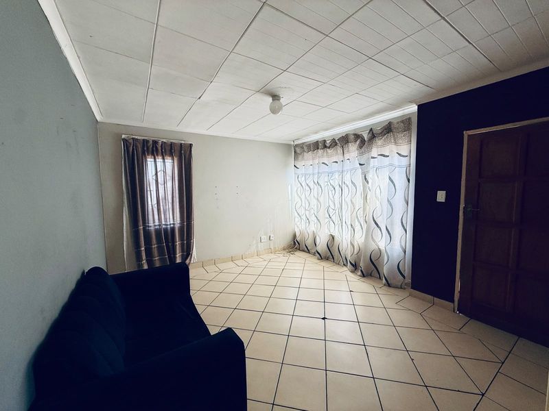 Comfortable Family Home in Nkwe Estates - Photo 8