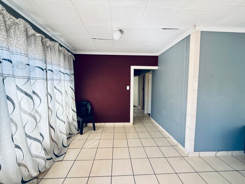 Comfortable Family Home in Nkwe Estates - Photo 7