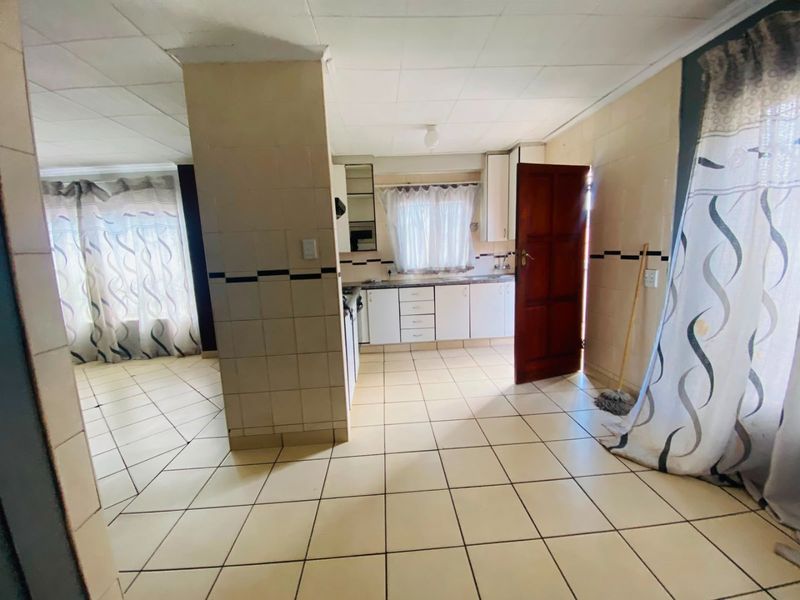 Comfortable Family Home in Nkwe Estates - Photo 6