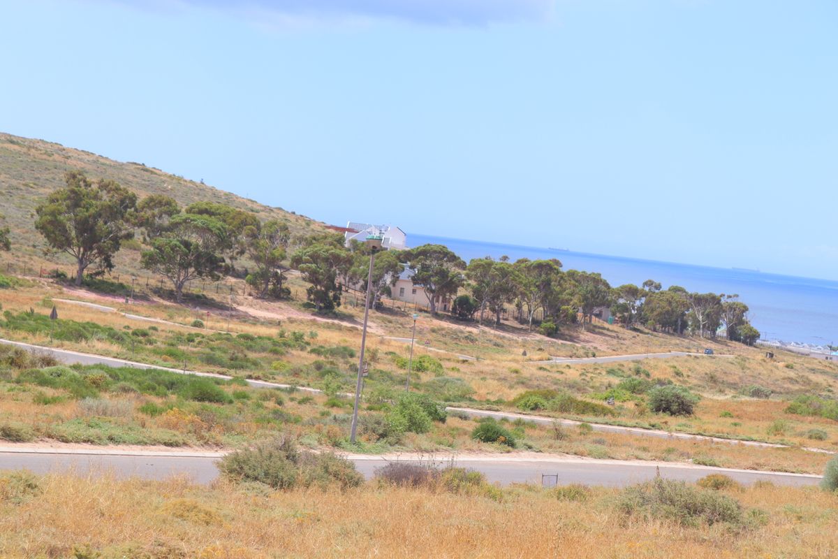 "Prime 400m2 vacant land with stunning ocean views, perfect for building your dream home. - Photo 3